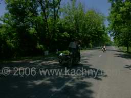 PICT6780 vsude jsou motorkari.jpg